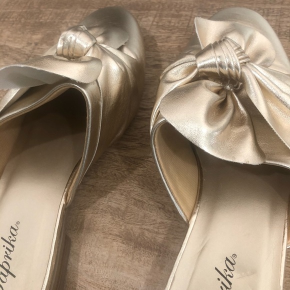 Classic Move Gold Slip On Loafers - Size 8 - Picture 13 of 14